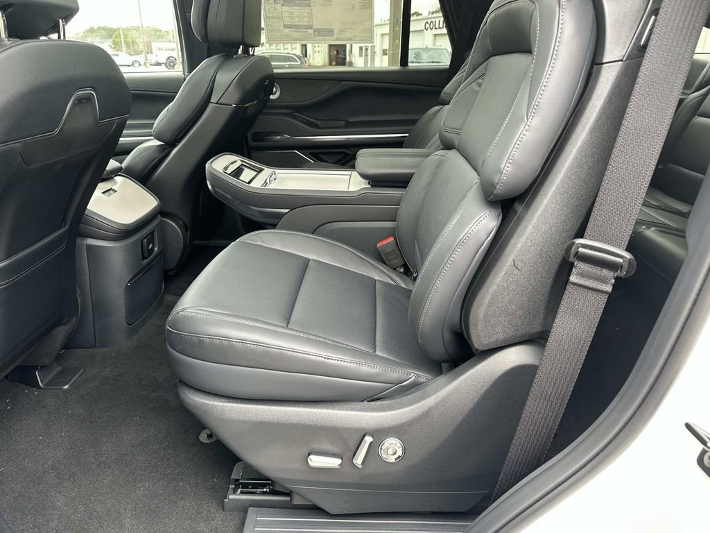 New 2025 Lincoln Navigator Reserve w/ Jet Appearance Package image 24