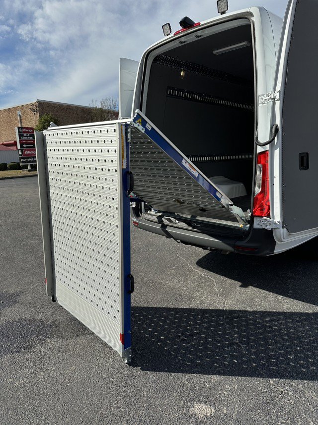 Used 2022 Mercedes-Benz Sprinter 3500 image 12