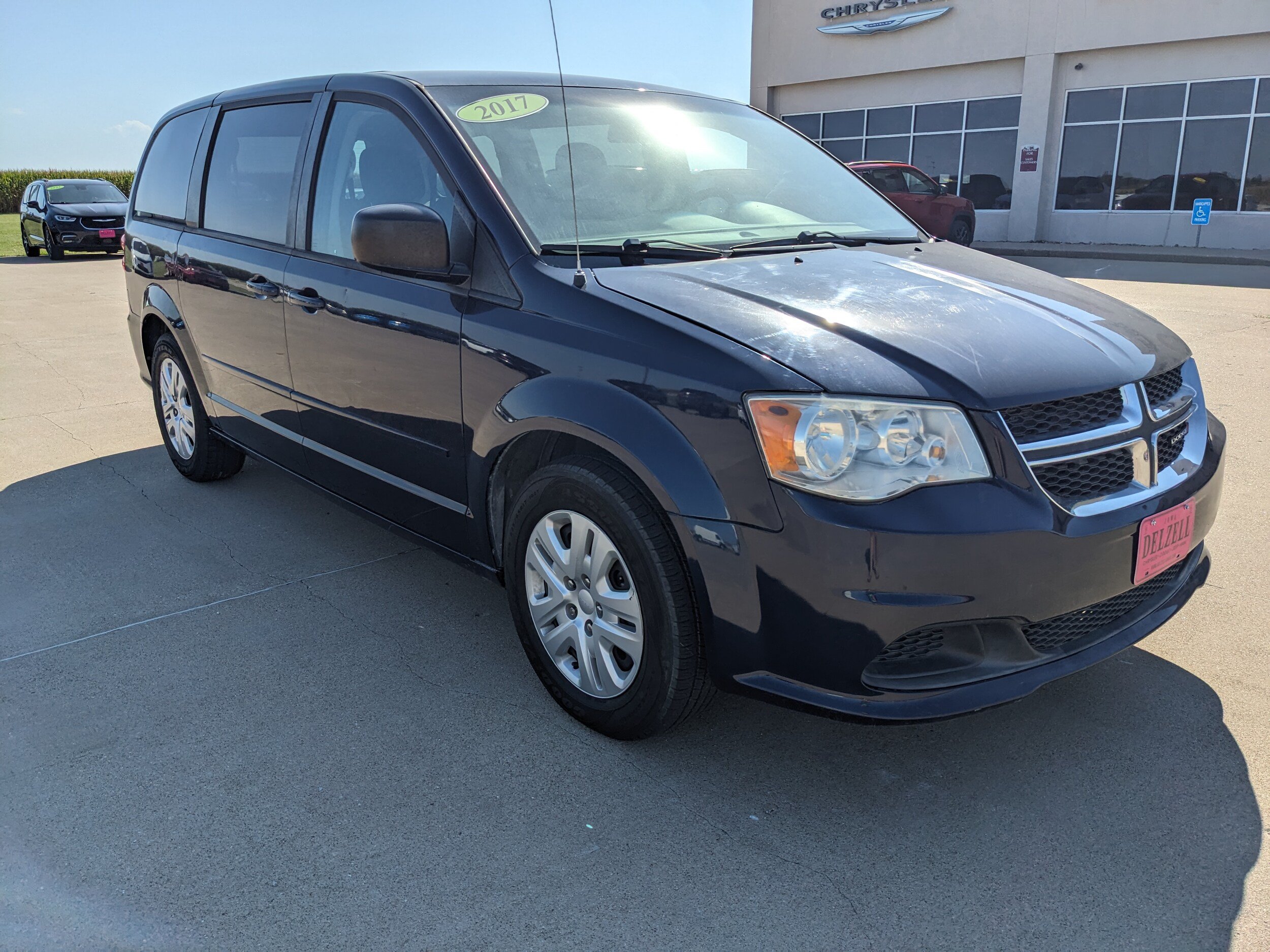 Used 2017 Dodge Grand Caravan SE w/ Power Window Group FWD image 2