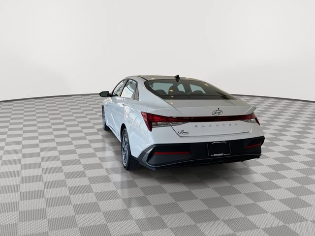 Used 2024 Hyundai Elantra SEL FWD image 8