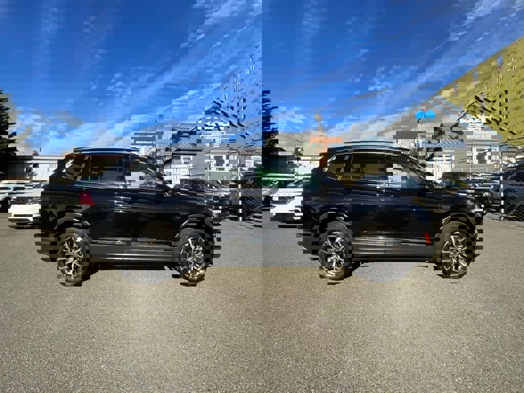 Used 2020 Volkswagen Tiguan SE w/ Panoramic Sunroof Package image 9