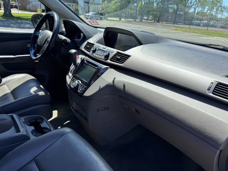 Used 2016 Honda Odyssey Touring Elite image 16