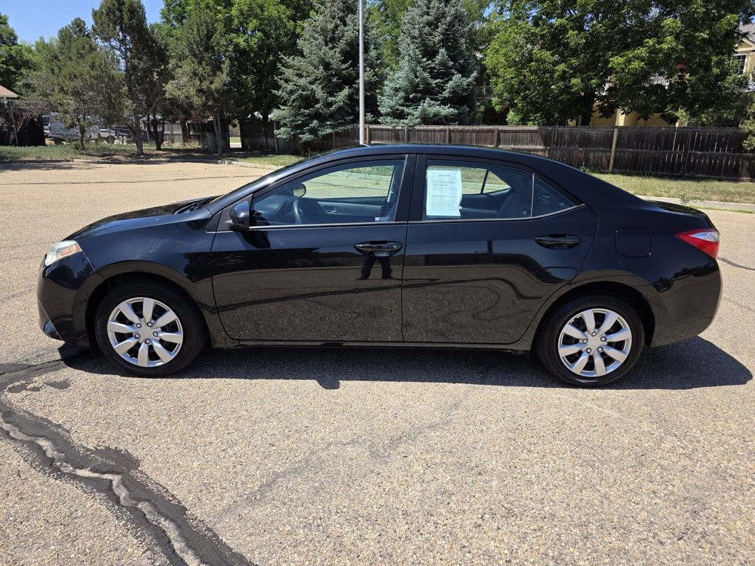 Used 2016 Toyota Corolla LE FWD image 2