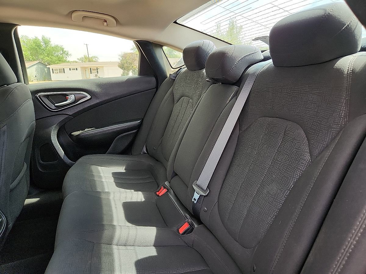 Used 2016 Chrysler 200 Limited image 5