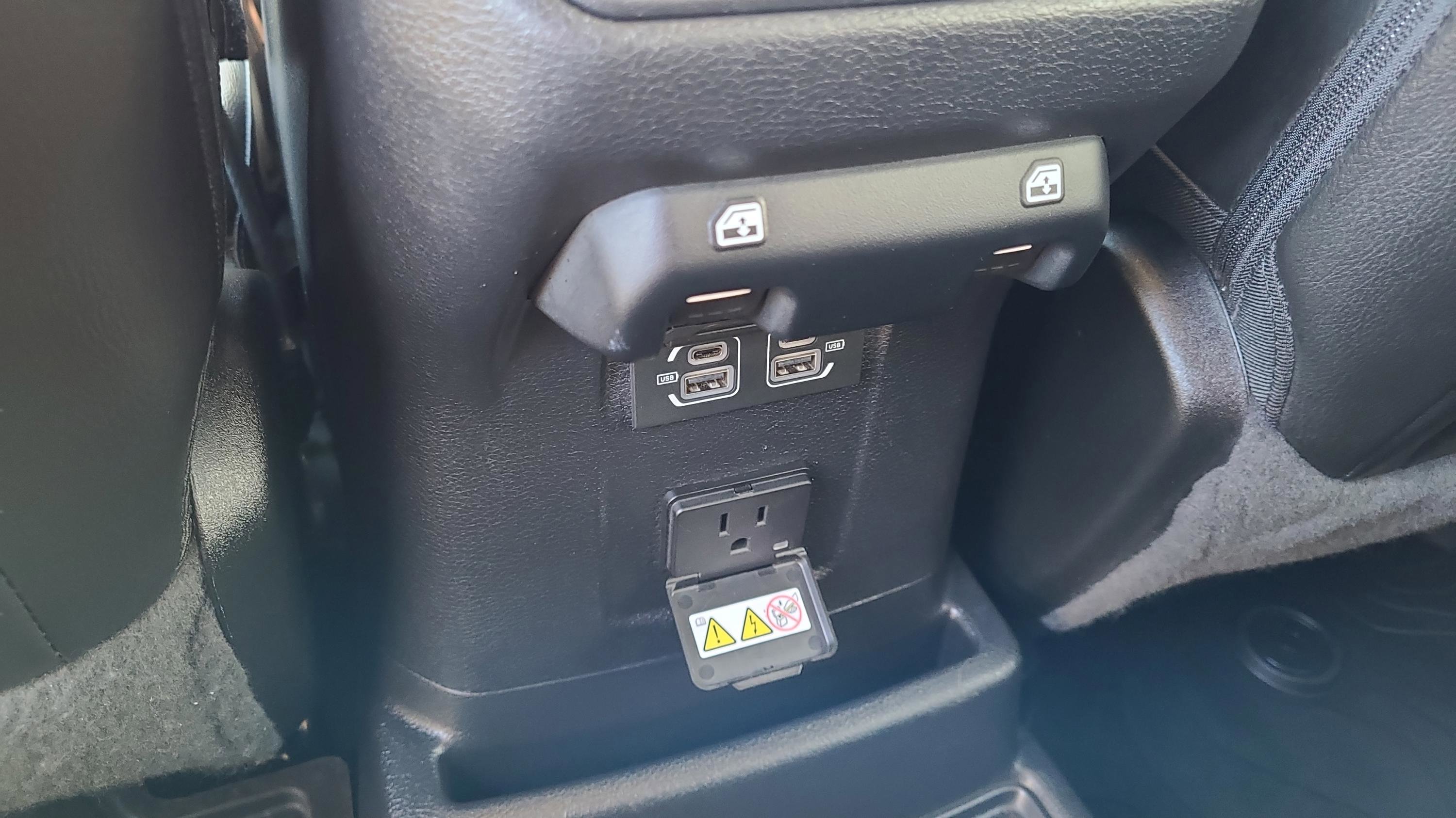 Used 2023 Jeep Wrangler Unlimited Sahara w/ Cold Weather Group image 16