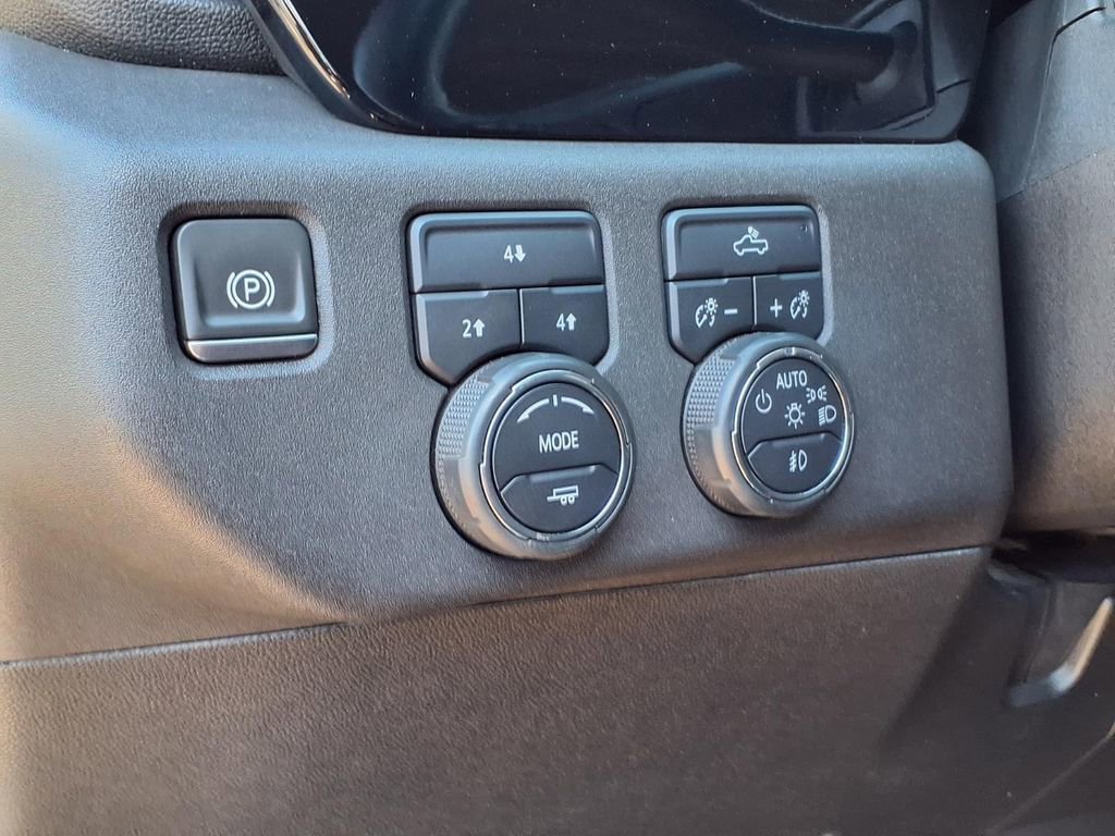 Used 2024 Chevrolet Silverado 2500 LT AWD/4WD image 27
