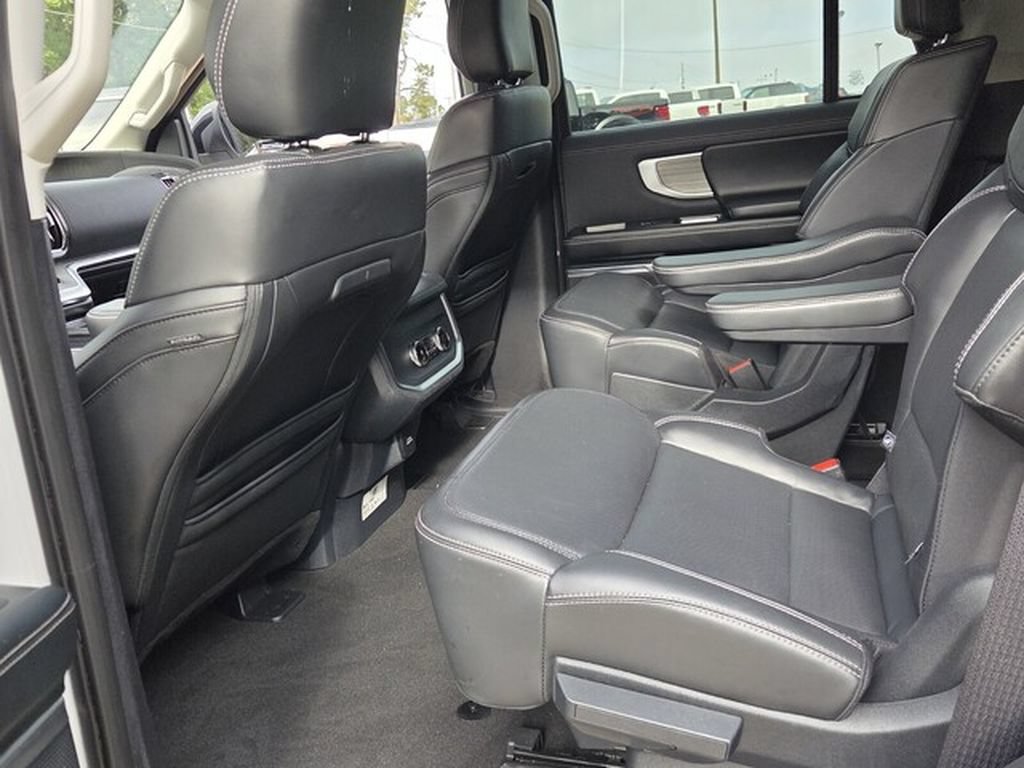 Used 2025 Ford Expedition Platinum AWD/4WD image 8
