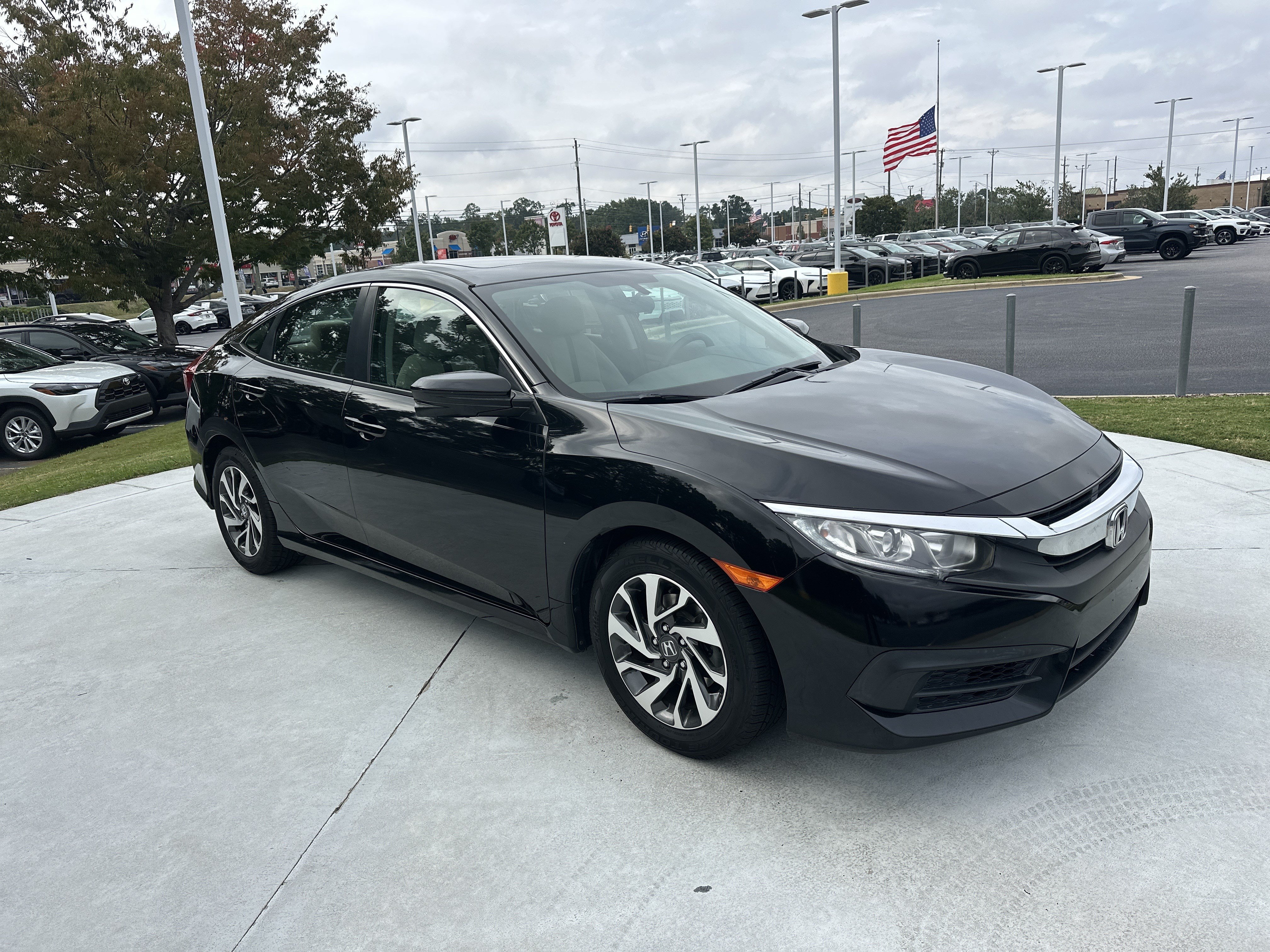 Used 2017 Honda Civic EX image 2