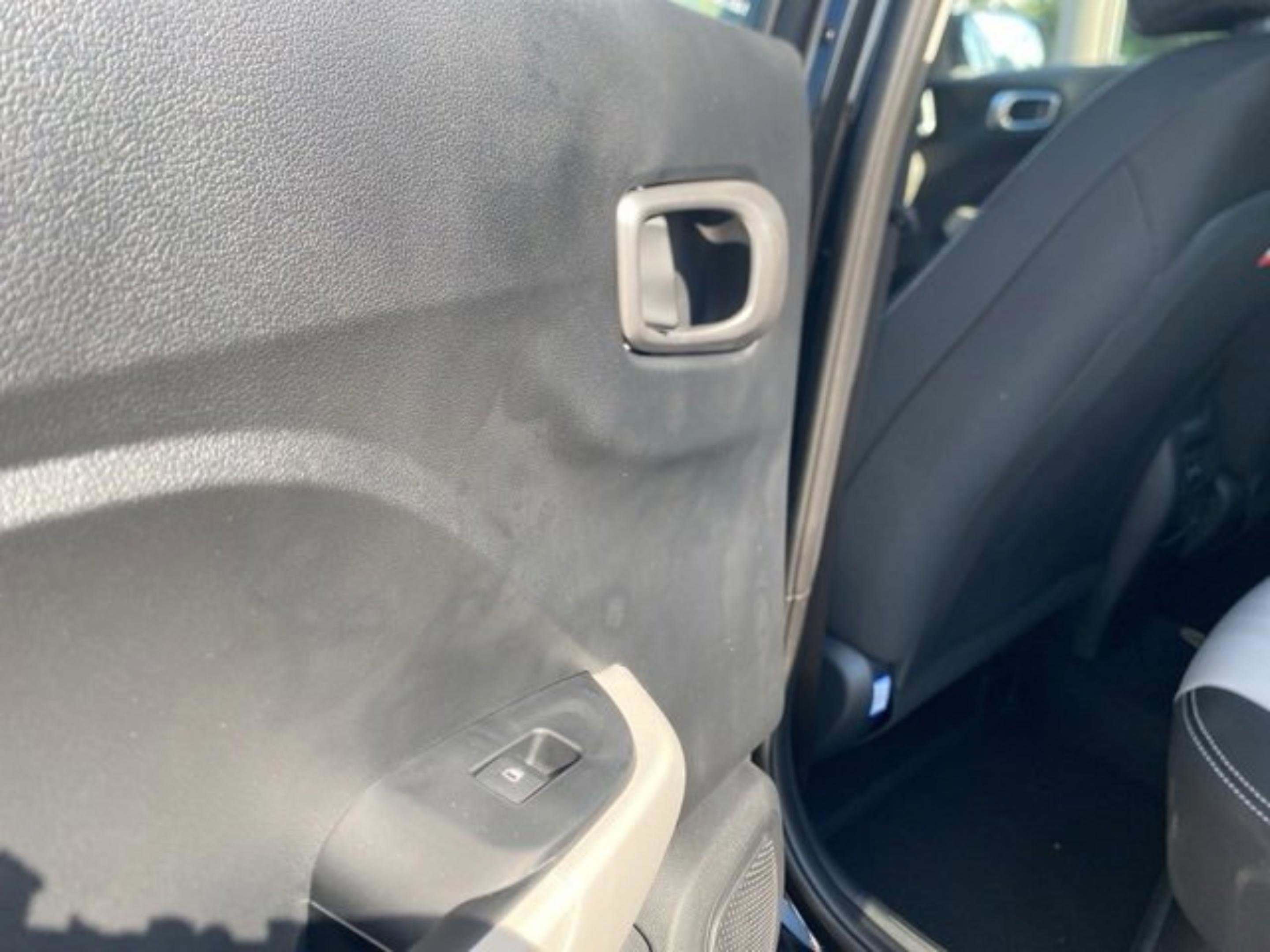 Certified 2025 Hyundai Venue SEL FWD image 30