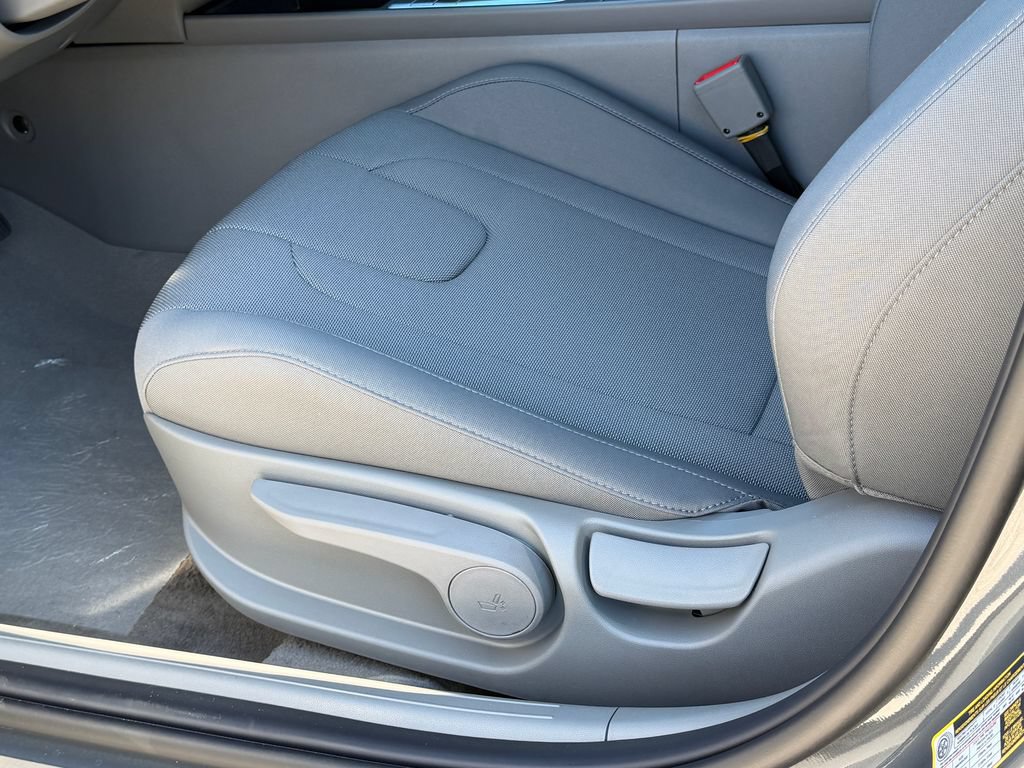 New 2026 Hyundai Elantra SE FWD image 17