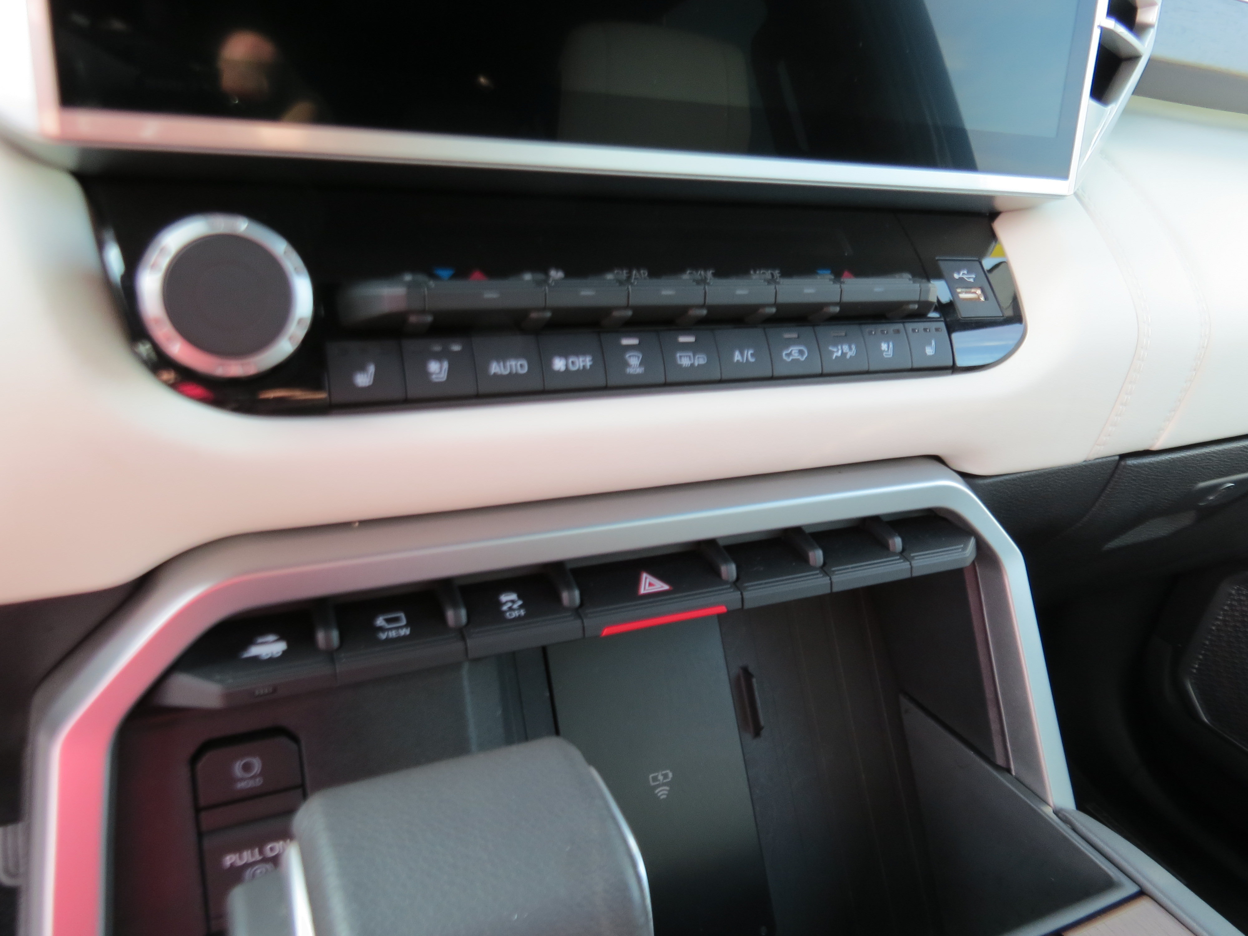 Used 2025 Toyota Sequoia Capstone AWD/4WD image 20