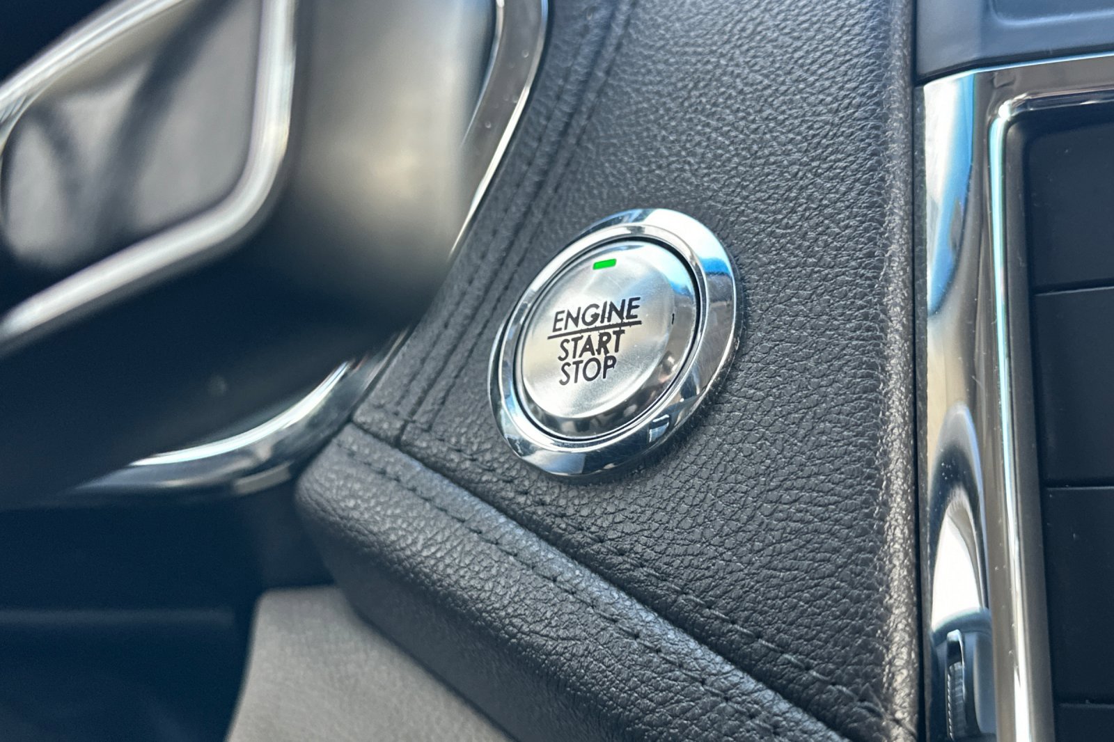 Used 2017 Lincoln Continental Select image 33