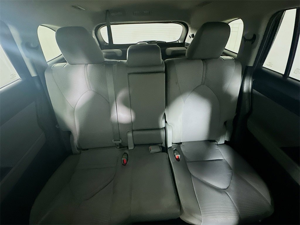 Used 2022 Toyota Highlander LE image 12
