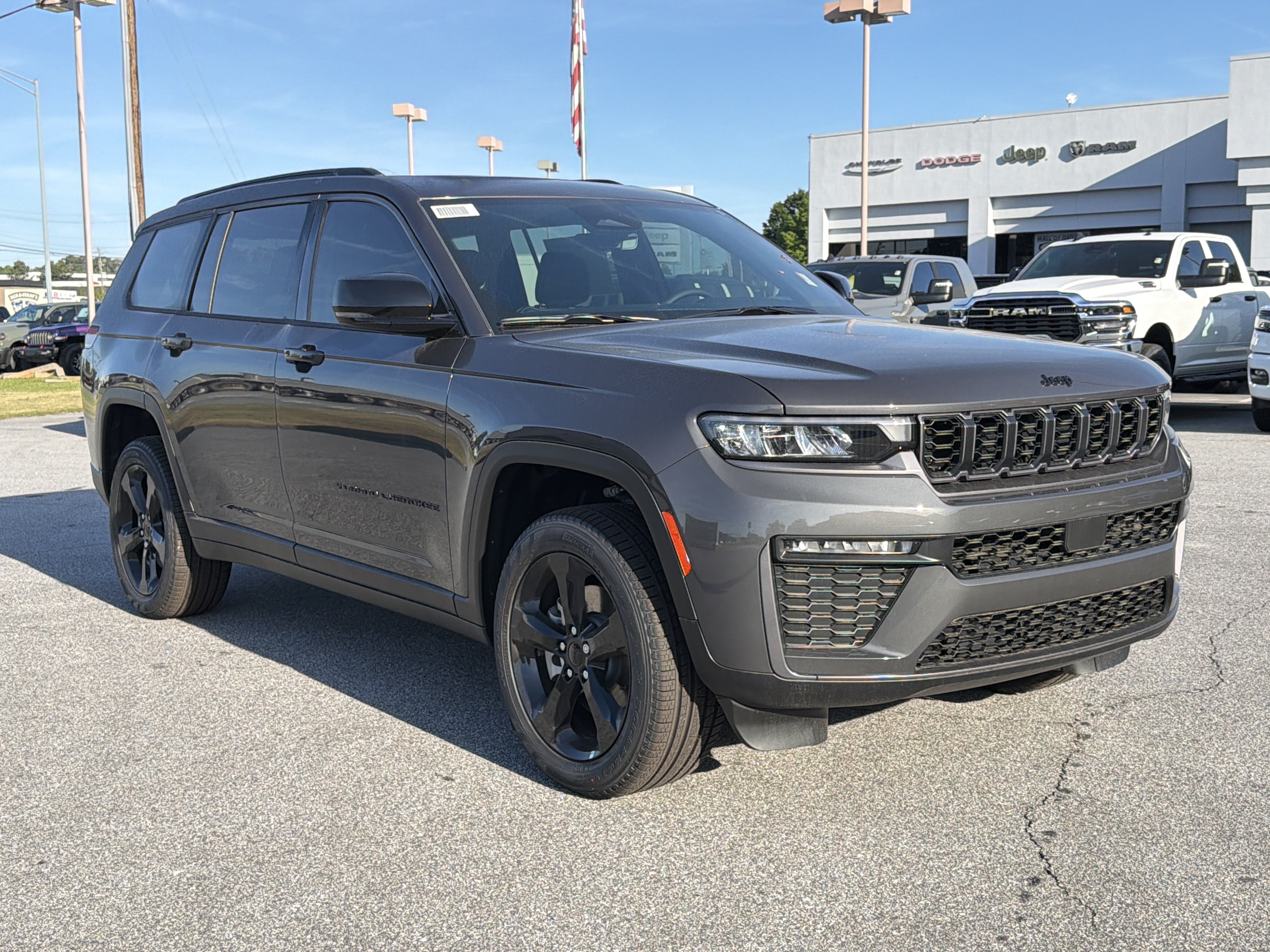 New 2026 Jeep Grand Cherokee L Limited w/ Limited Altitude Package AWD/4WD image 4