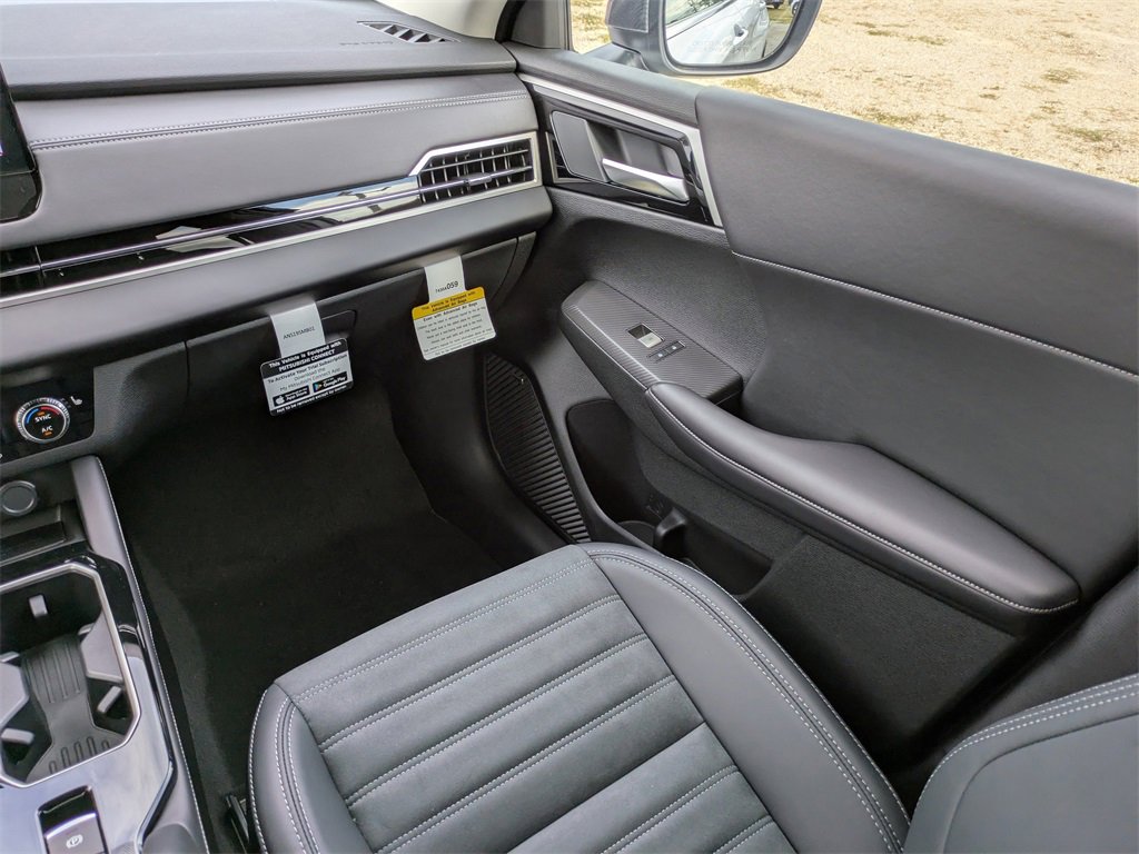 New 2025 Mitsubishi Outlander SE image 18