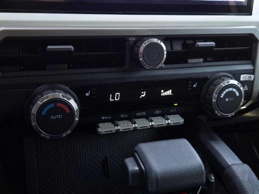 Used 2024 Toyota Tacoma TRD Sport AWD/4WD image 19