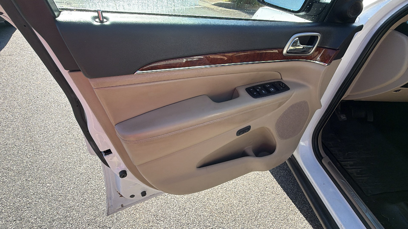 Used 2013 Jeep Grand Cherokee Limited AWD/4WD image 14