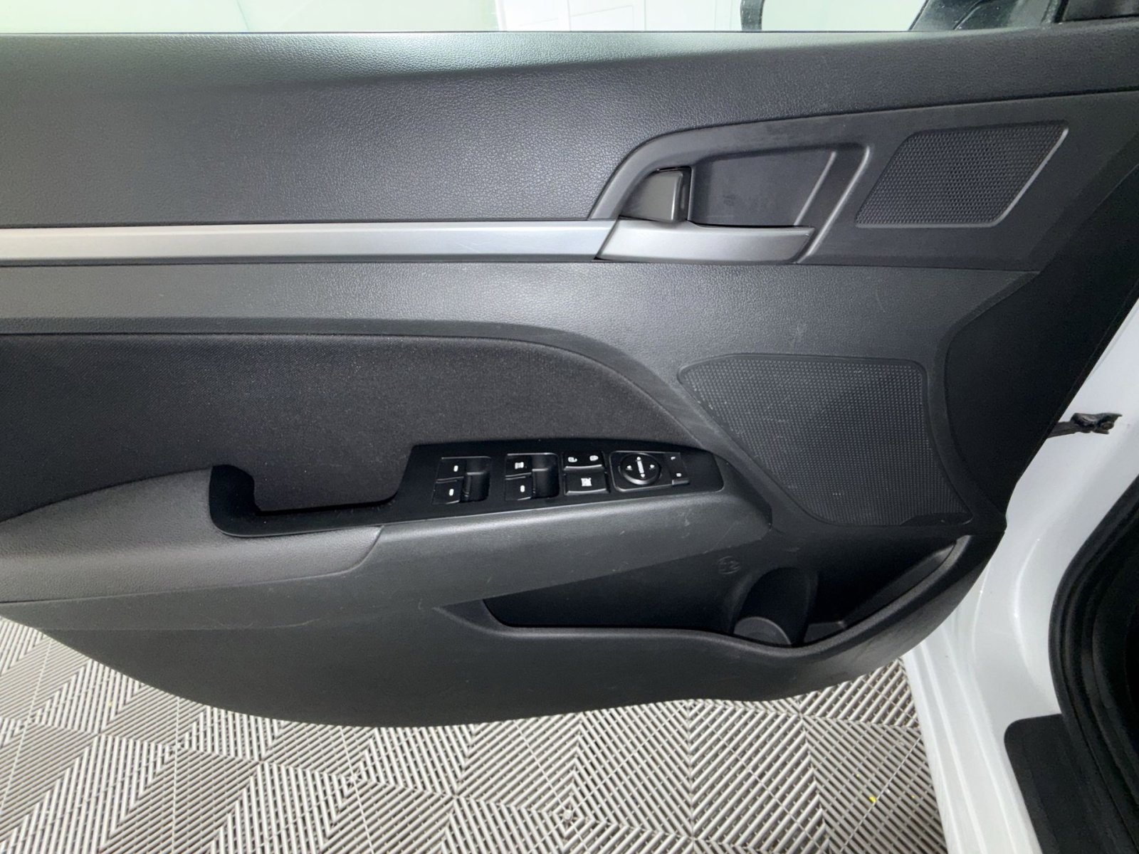 Used 2020 Hyundai Elantra SEL w/ Cargo Package (C1) FWD image 15