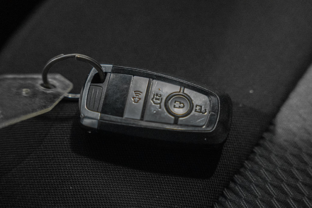 Used 2023 Ford Explorer XLT AWD/4WD image 34