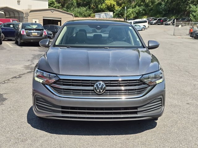 Used 2024 Volkswagen Jetta SE FWD image 2