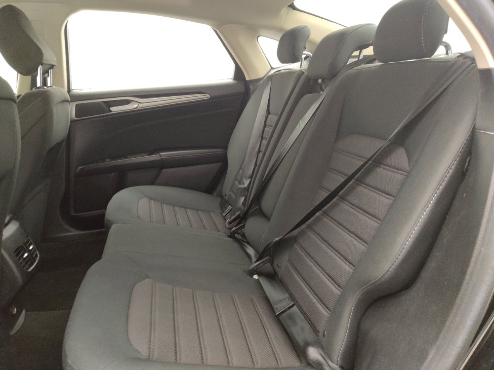 Used 2020 Ford Fusion SE image 18