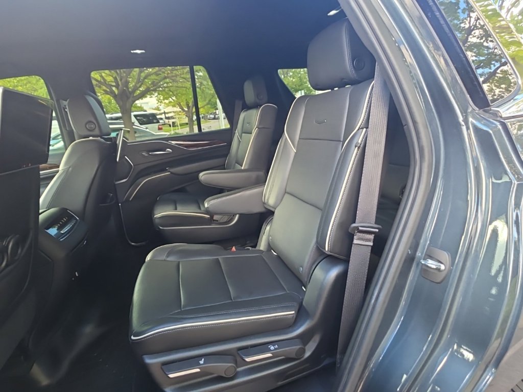 Used 2021 Cadillac Escalade Premium Luxury AWD/4WD image 12