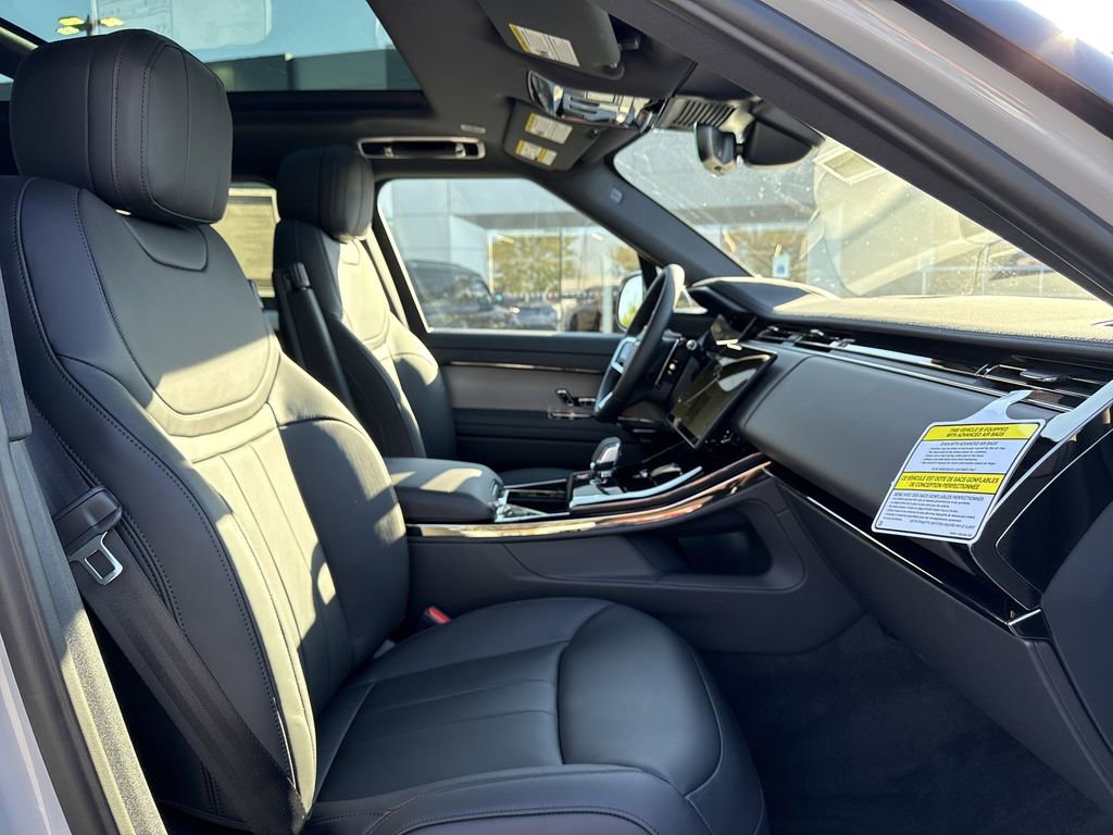 New 2025 Land Rover Range Rover Sport SE image 17