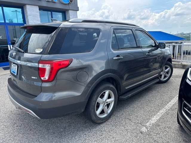 Used 2017 Ford Explorer XLT AWD/4WD image 4