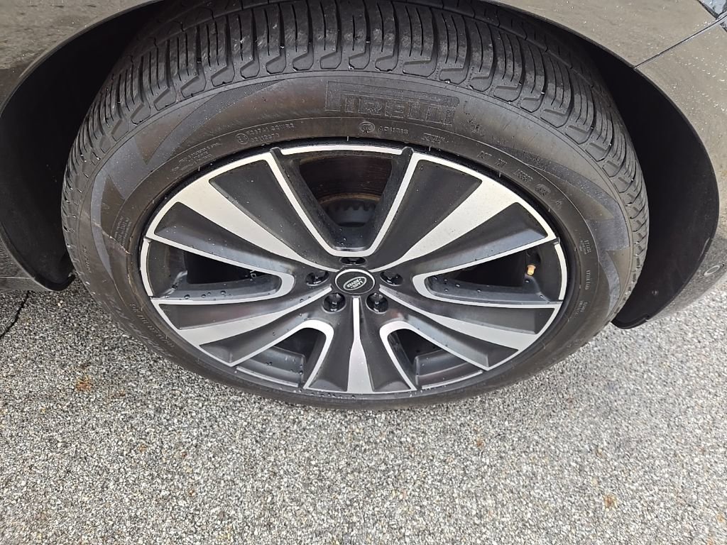 Certified 2024 Land Rover Range Rover SE image 11