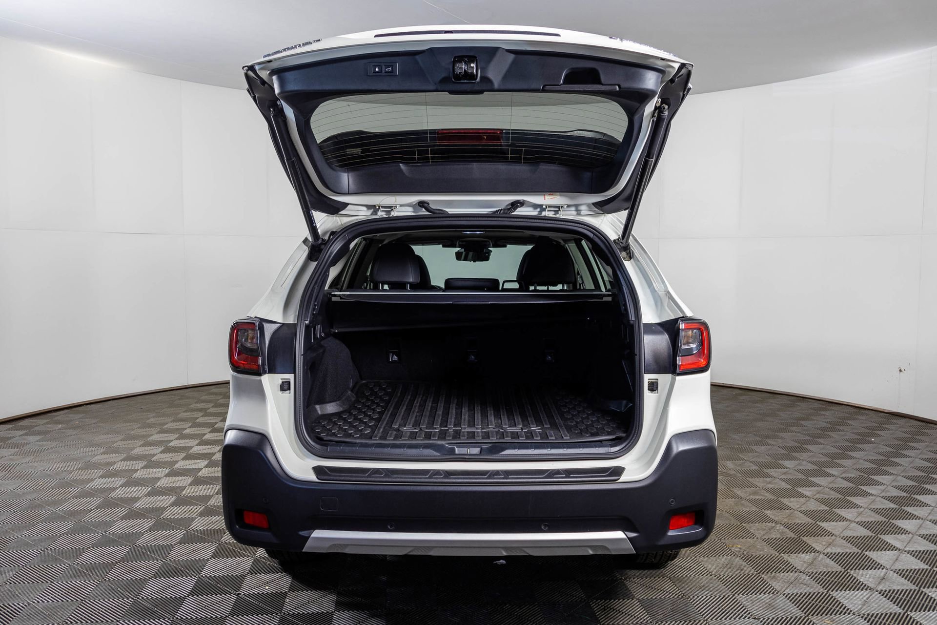 Used 2023 Subaru Outback Touring AWD/4WD image 44