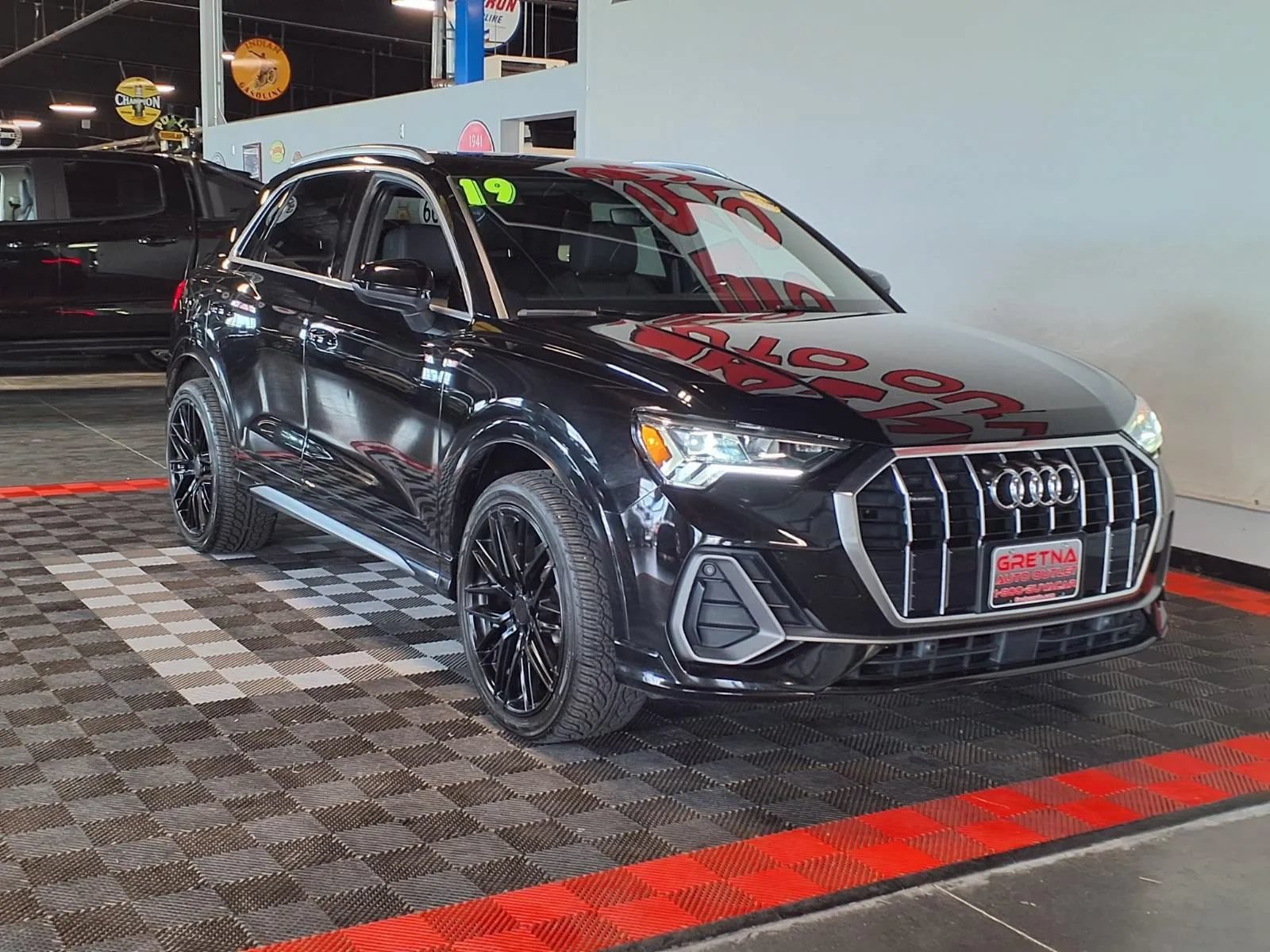 Used 2019 Audi Q3 2.0T Premium Plus w/ Premium Plus Package AWD/4WD image 2