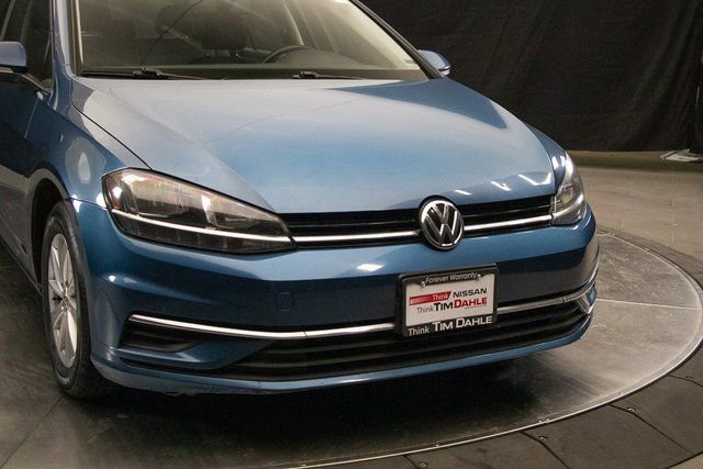 Used 2018 Volkswagen Golf S image 3