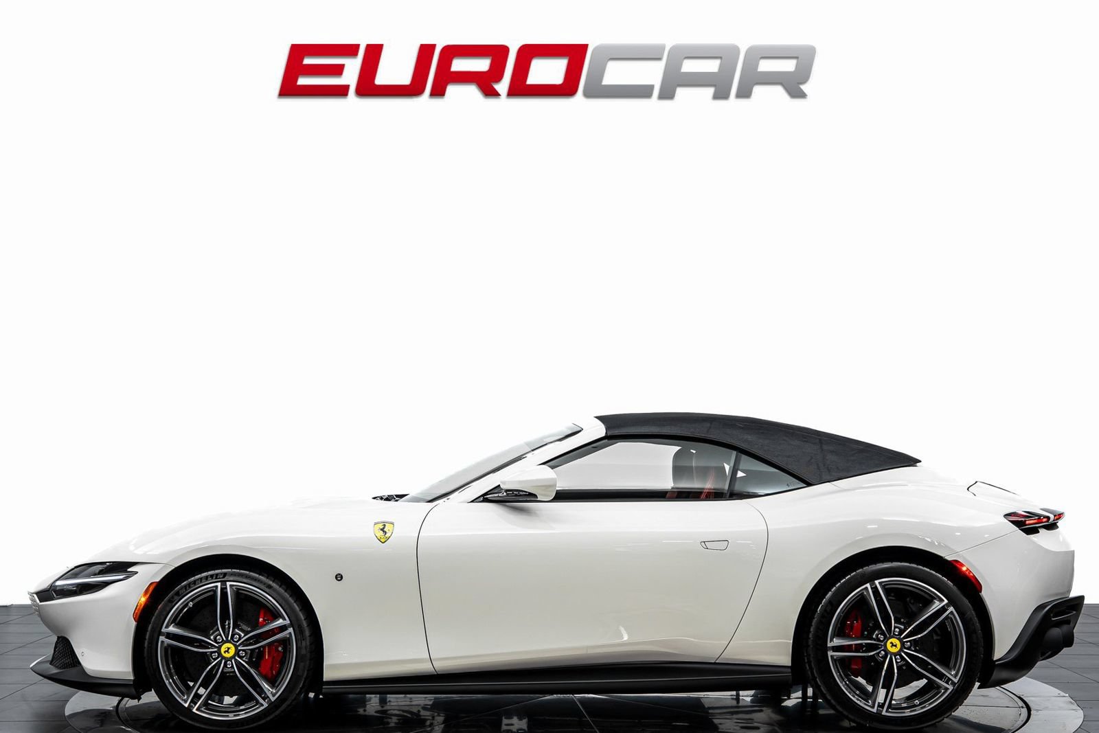 Used 2025 Ferrari Roma Spider RWD image 3