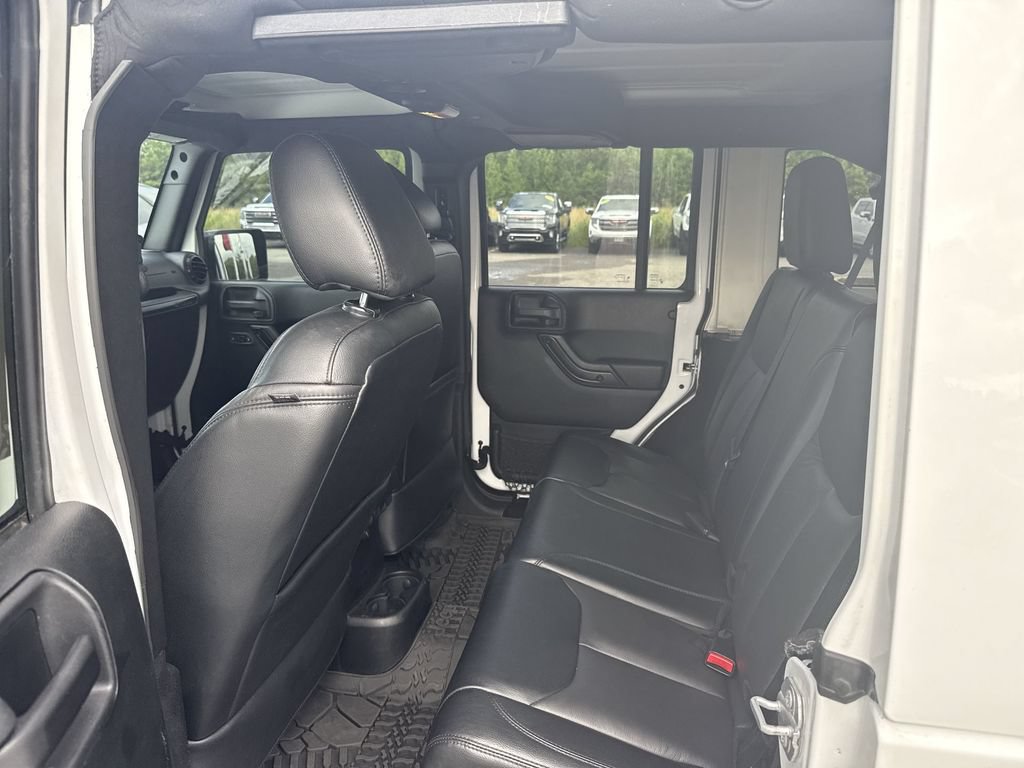Used 2017 Jeep Wrangler Unlimited Sahara AWD/4WD image 32