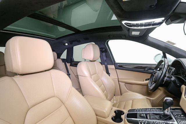 Used 2018 Porsche Macan Turbo image 19