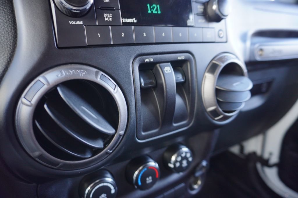 Used 2018 Jeep Wrangler Sport w/ Quick Order Package 24W image 17