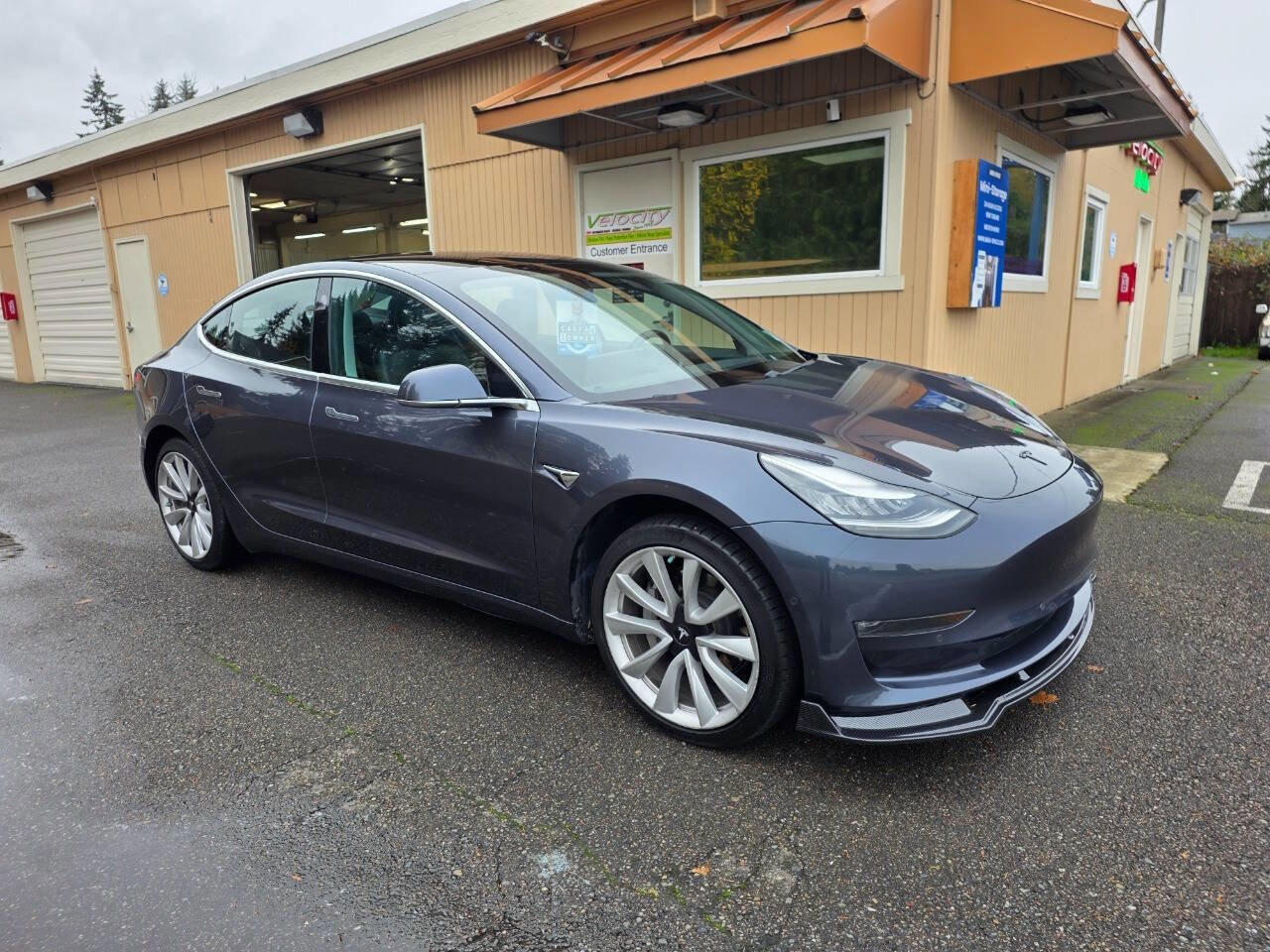 Used 2018 Tesla Model 3 Mid Range image 9