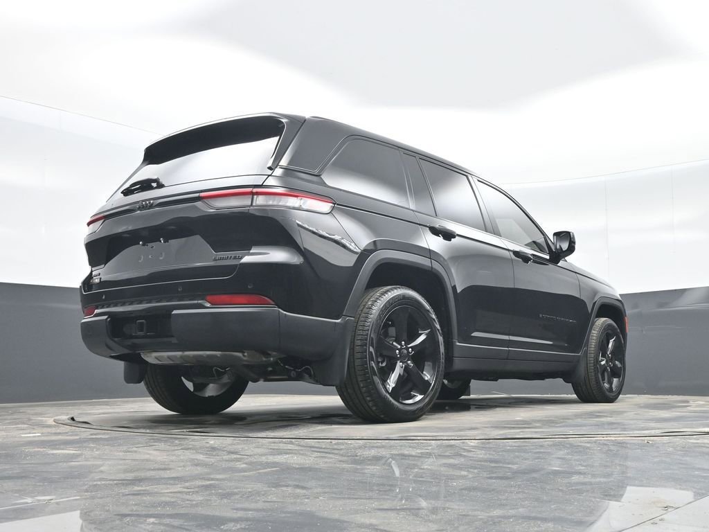 Used 2025 Jeep Grand Cherokee Limited w/ Black Appearance Package image 38