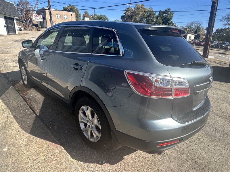 Used 2011 MAZDA CX-9 Touring w/ Moonroof & Bose Audio Pkg AWD/4WD image 4