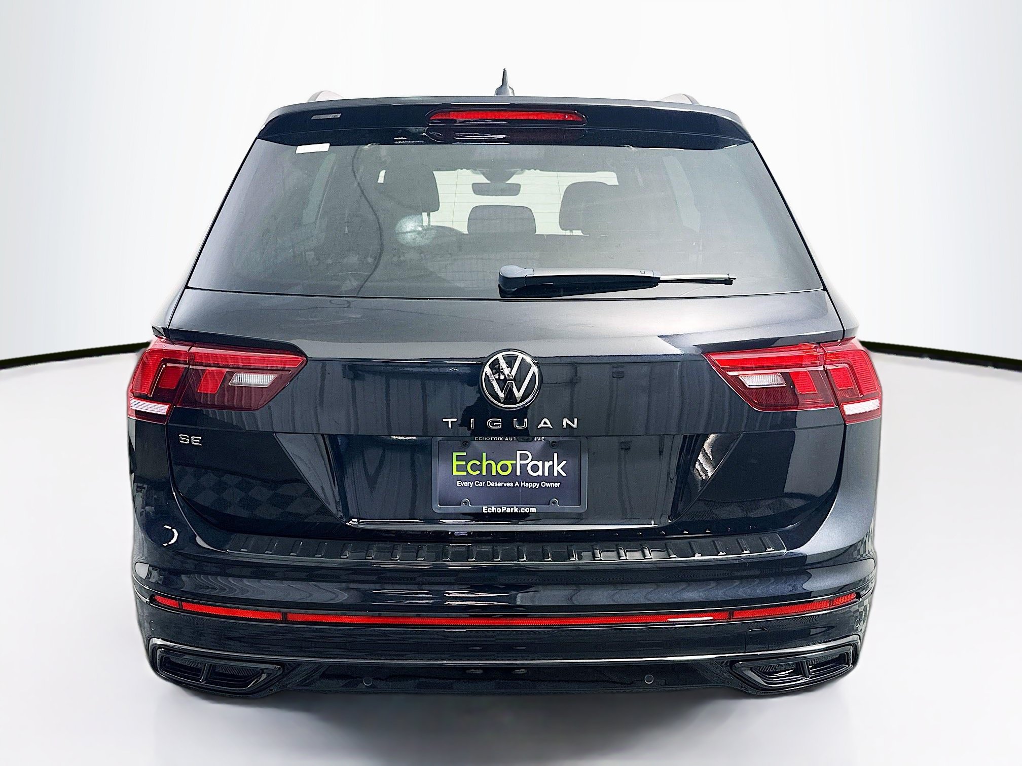Used 2023 Volkswagen Tiguan SE R-Line FWD image 7