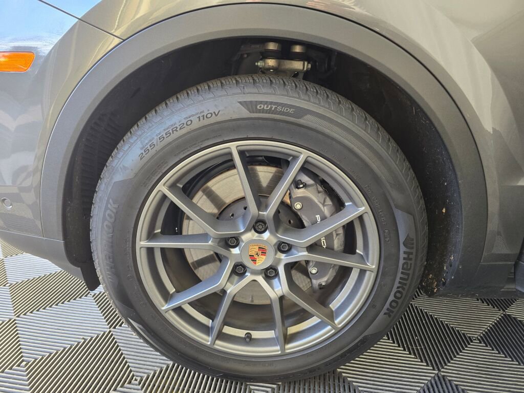 Certified 2025 Porsche Cayenne image 33