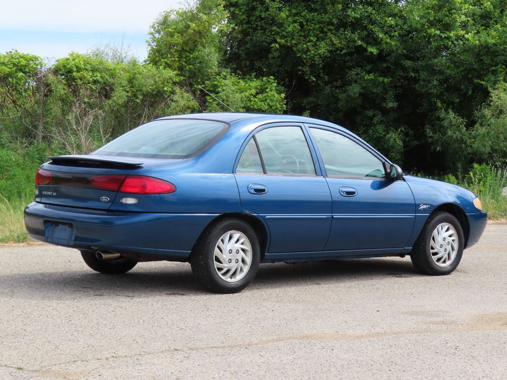 Used 1998 Ford Escort SE FWD image 3