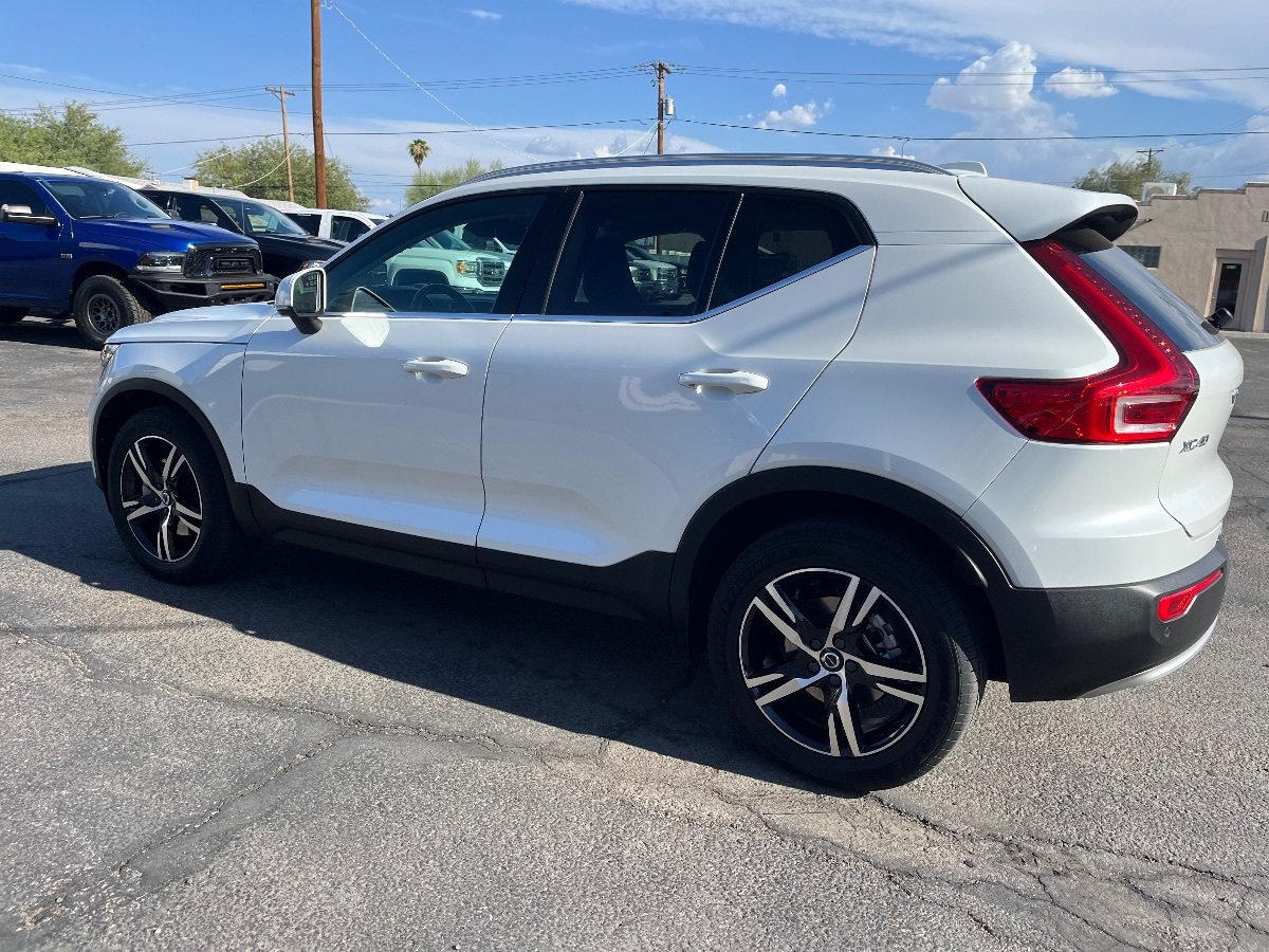 Used 2023 Volvo XC40 B5 Plus AWD/4WD image 8