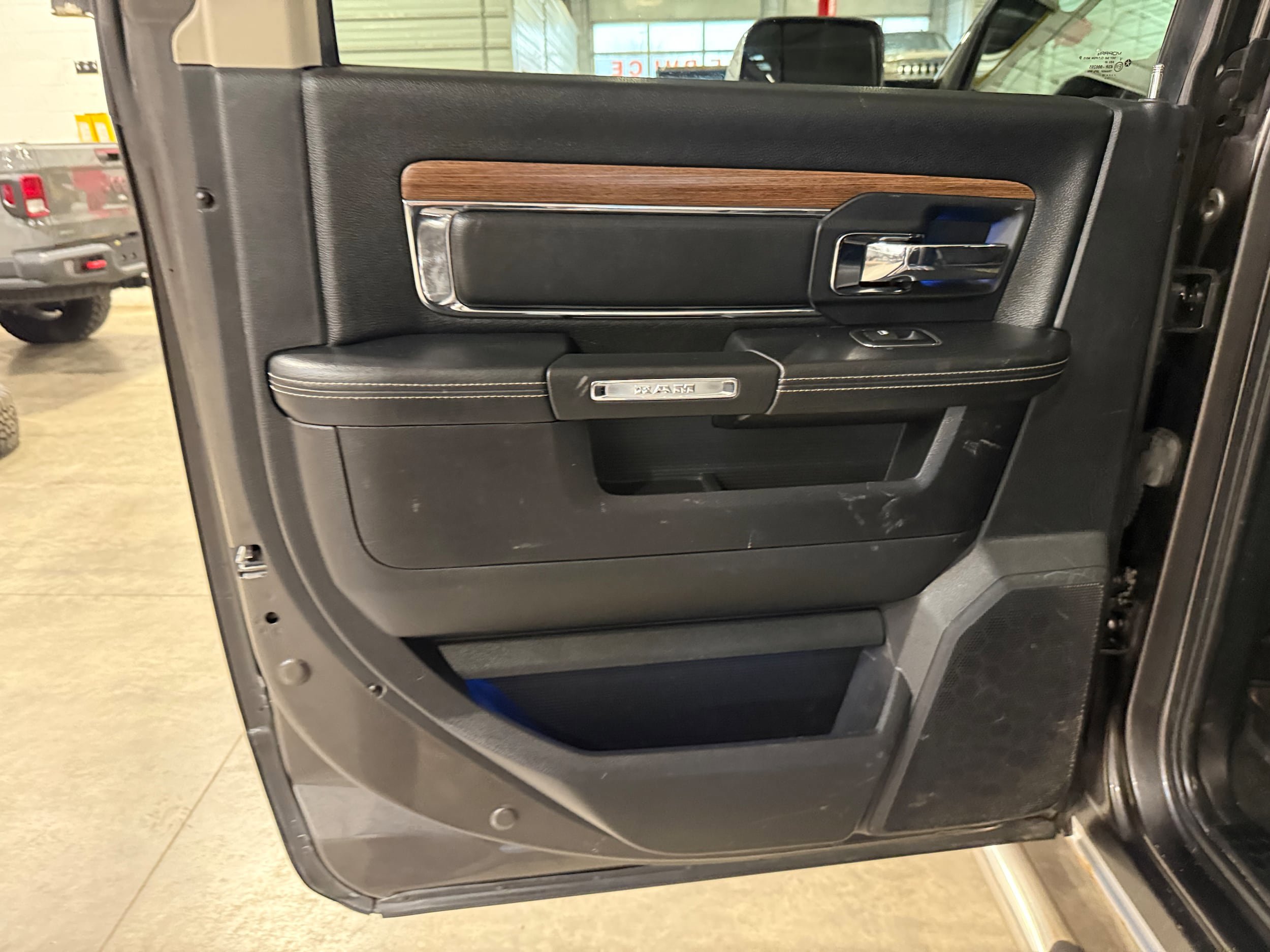 Used 2016 RAM 2500 Laramie AWD/4WD image 42