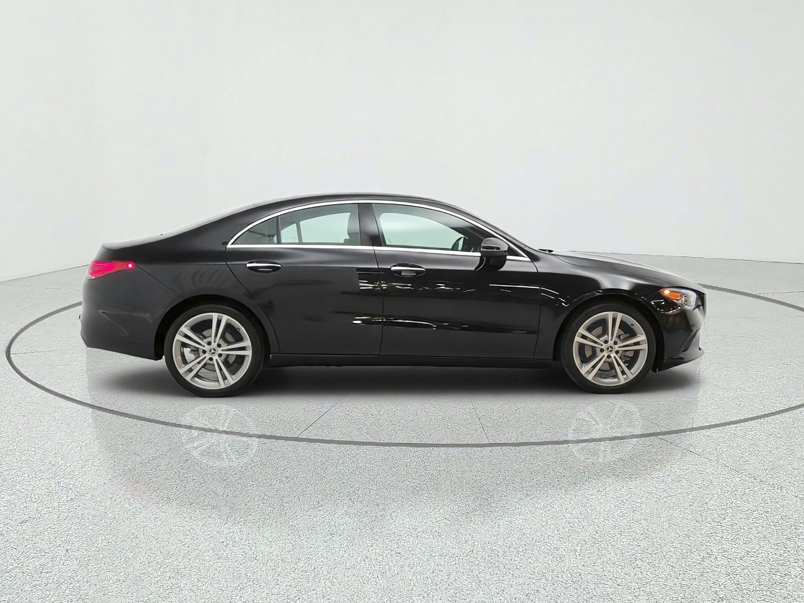 Used 2021 Mercedes-Benz CLA 250 image 4