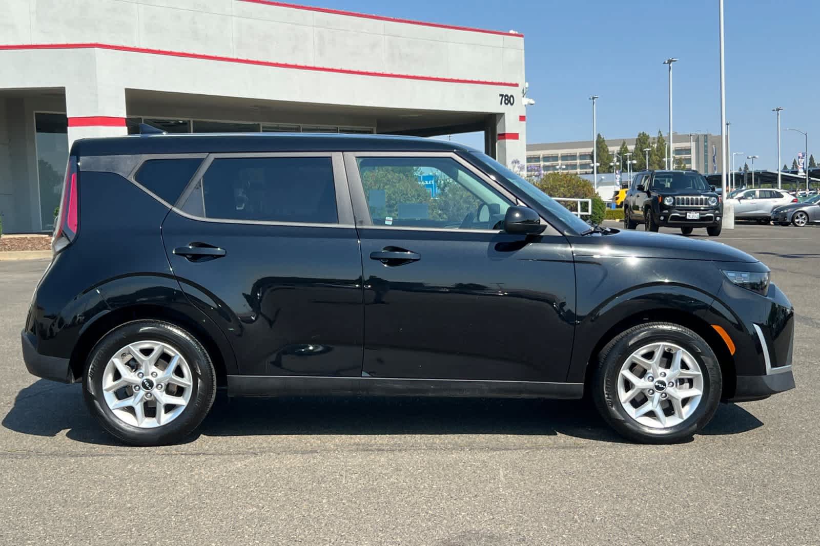 Used 2024 Kia Soul LX w/ Option Group 015 FWD image 6