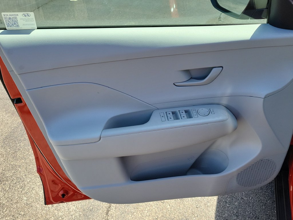 Used 2025 Hyundai Kona SE FWD image 16