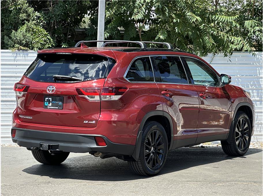 Used 2019 Toyota Highlander SE AWD/4WD image 10