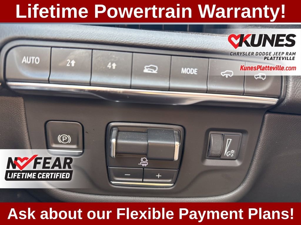 Used 2023 Cadillac Escalade Premium Luxury image 16