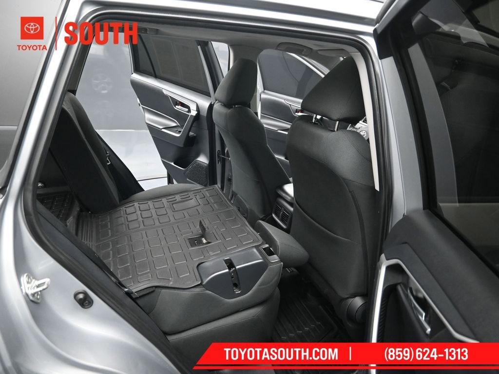 Used 2019 Toyota RAV4 XLE w/ Carpet Mat Package AWD/4WD image 28